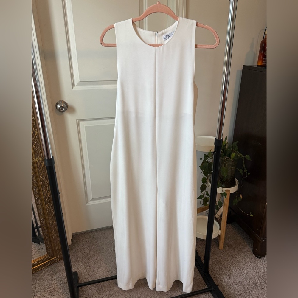 Zara Elegant White Sleeveless Jumpsuit